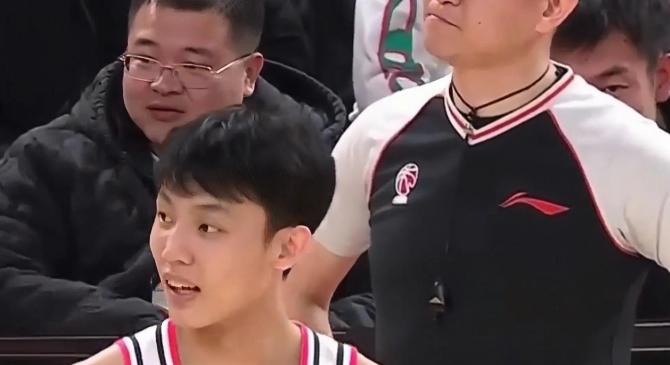 赛前丹佛掘金绝杀压哨：CBA季后赛节点到来，赛场秩序良好，临场指挥获称赞的简单介绍